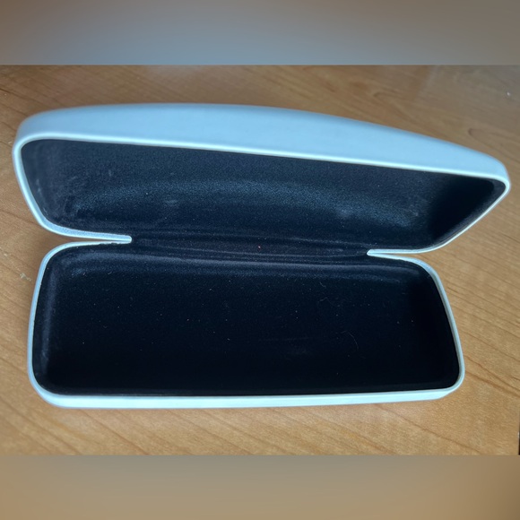 🚨3 for $15🚨 CALVIN KLEIN glasses case - Picture 2 of 2